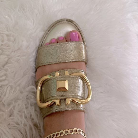 SF Taryn Slide 9C - Picture 4 of 6